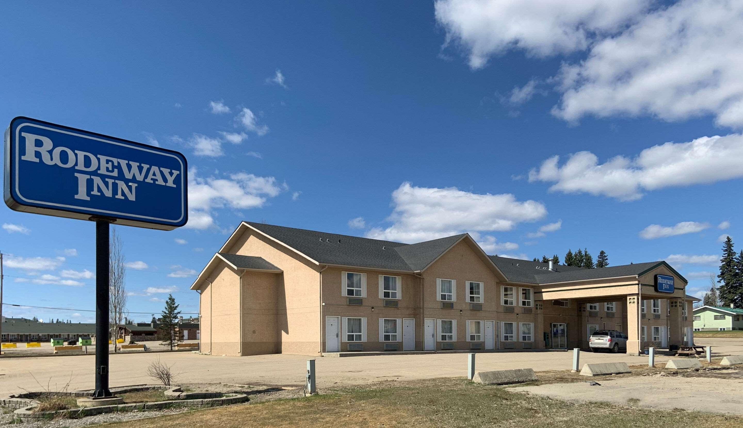 Sky Palace Inn & Suites By Jasper Beeville Bagian luar foto