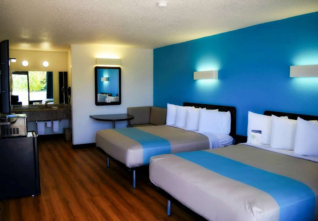 Sky Palace Inn & Suites By Jasper Beeville Ruang foto
