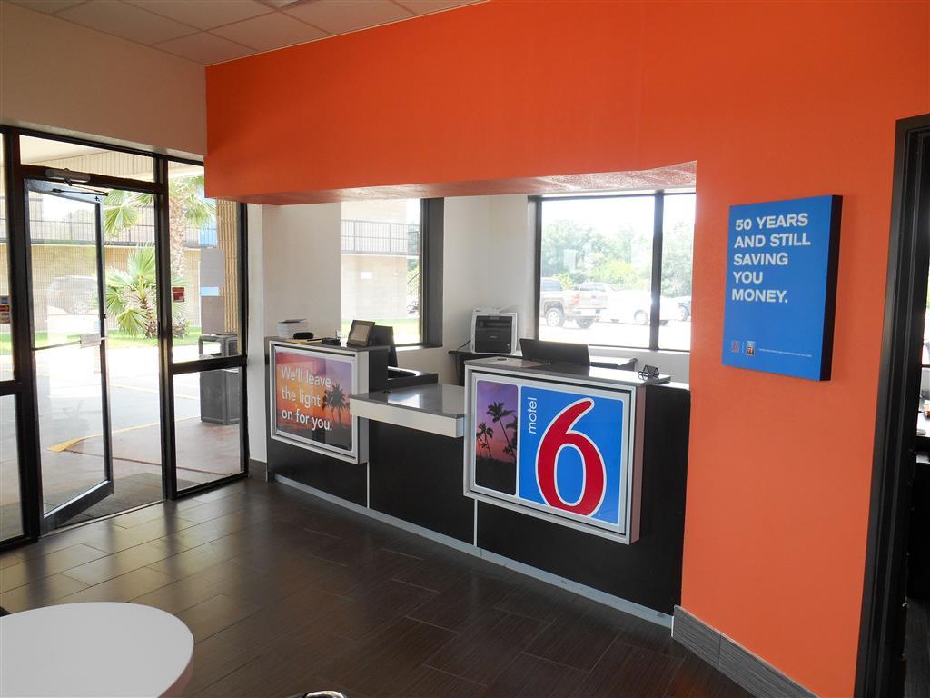 Sky Palace Inn & Suites By Jasper Beeville Interior foto